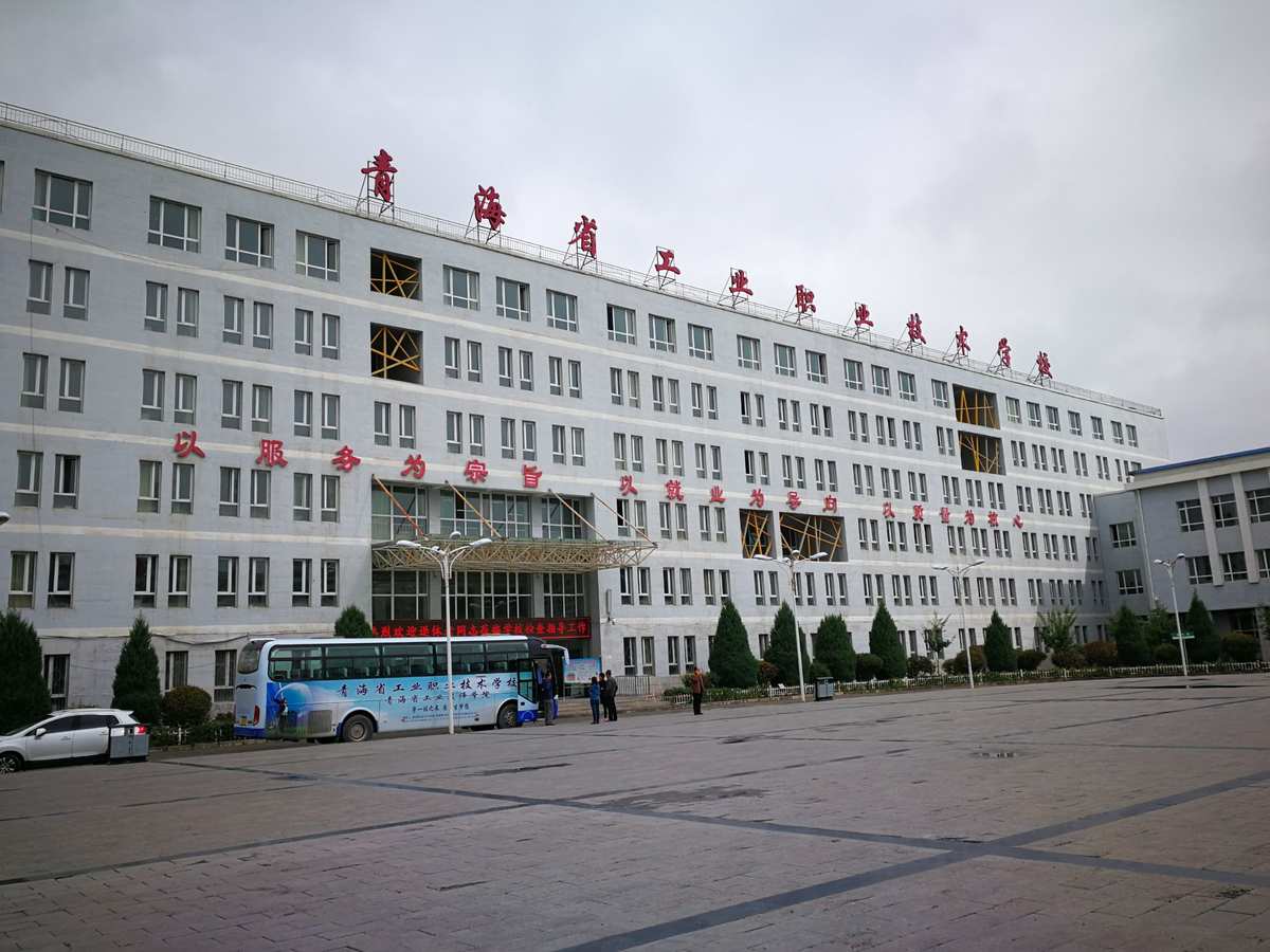 湖南涉外學院學費_湖南外國語學院學費_湖南軟件職業學院學費