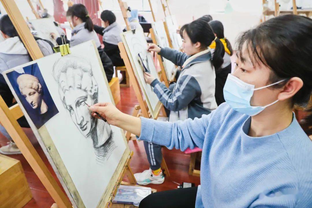 二本低分美術大學_低分的二本大學分數_文科二本美術大學分數線