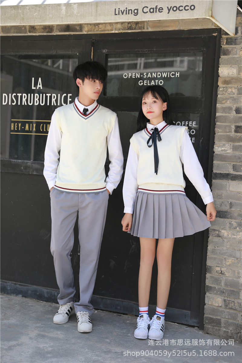大學(xué)有校服嗎_中國民航大學(xué)校服圖片_中國民航大學(xué)校服徽章