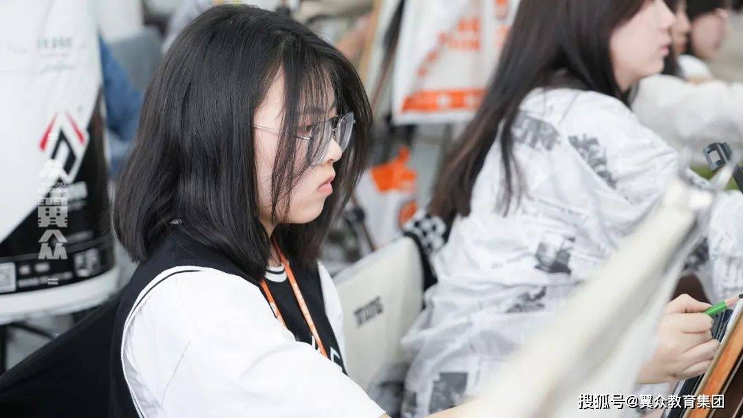 藝考生高考285分狂喜_r9 285跑分_藝考舞蹈生容易被潛規則嗎