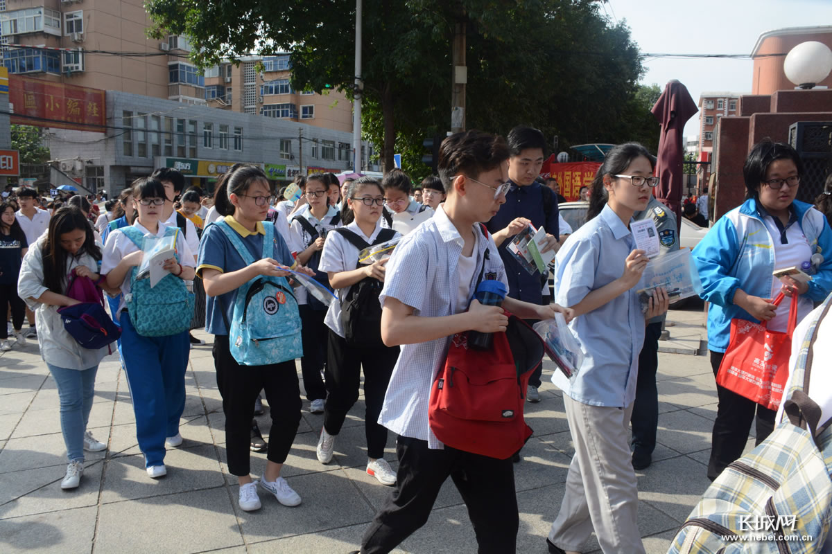 2023年石家莊市考試中心_石家莊2015年會(huì)計(jì)從業(yè)考試電話_2014年石家莊公務(wù)員考試