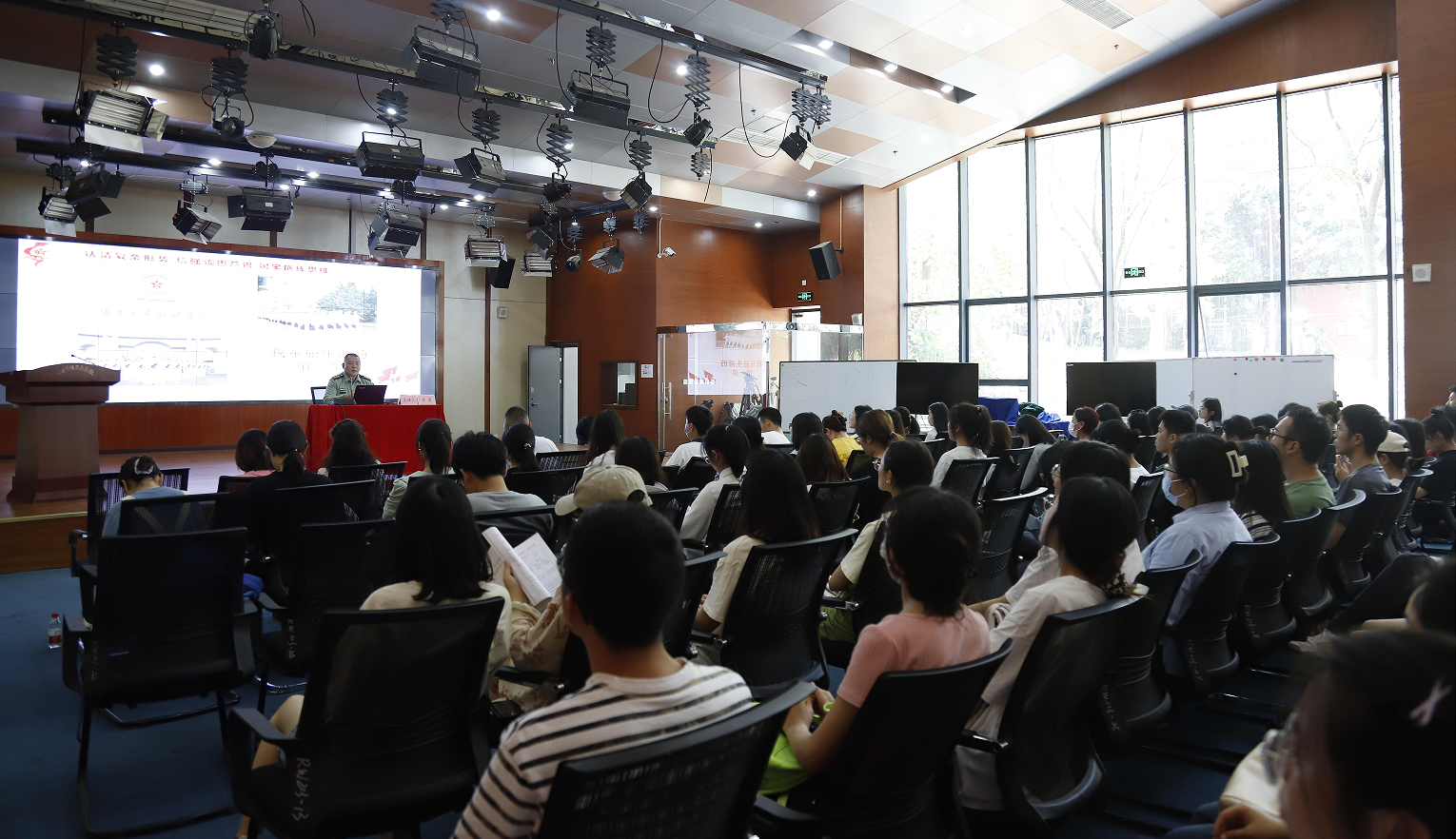 山西工貿學校王黎明簡介_江寧東山外國語學校楊麗莉簡介_廣州市電子信息學校