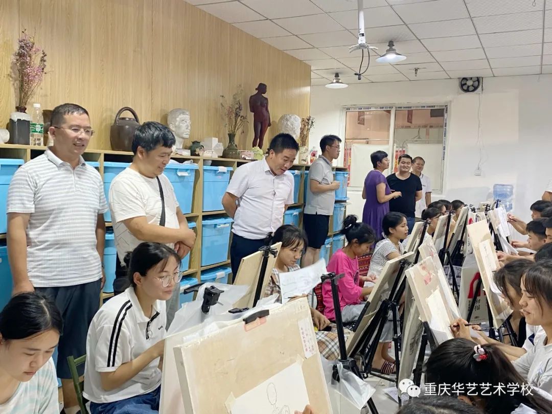 重慶英語初中培訓哪個學校好_2023專業藝考培訓學校_重慶美術藝考集訓學校哪家好