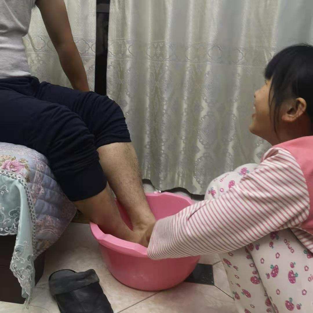 為父母做一件事_父母事事要做主_事父母下一句