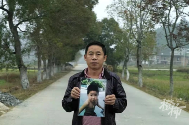 孫卓親生父母家庭條件_不是父母親生表現(xiàn)哪里_柳巖父母是親生的嗎