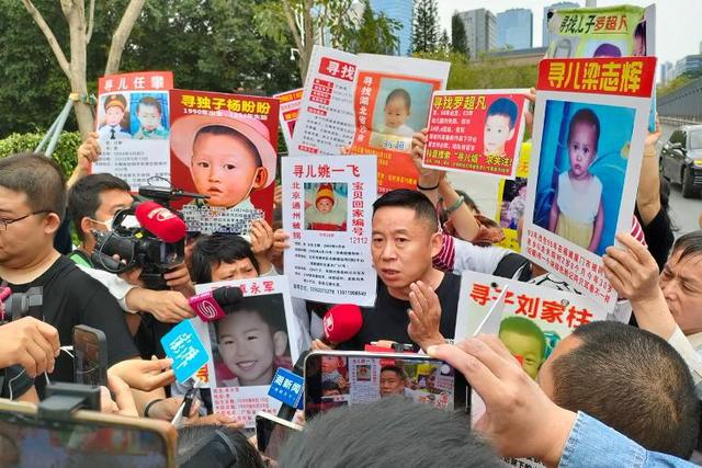 柳巖父母是親生的嗎_孫卓親生父母家庭條件_不是父母親生表現(xiàn)哪里