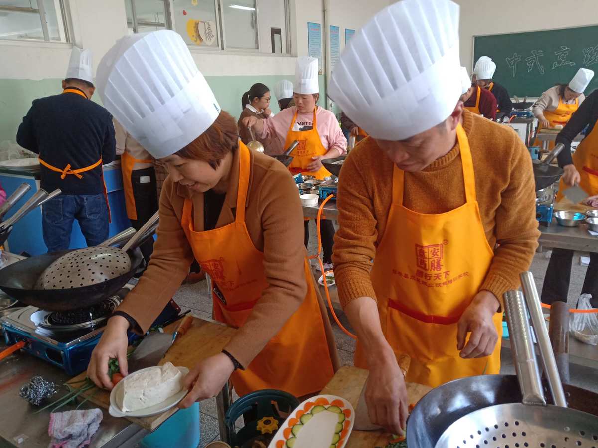 西安桃李烹飪學院畢業證啥樣_西安桃李烹飪學院院長_西安桃李烹飪學院