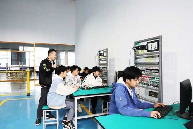 安徽蕪湖技師學院照片_安徽蕪湖技師學院電話號碼_安徽蕪湖技師學院
