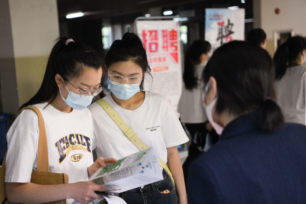 中學生與社會_中學生社會實踐報告模板及范文_中學生社會實踐有哪些項目