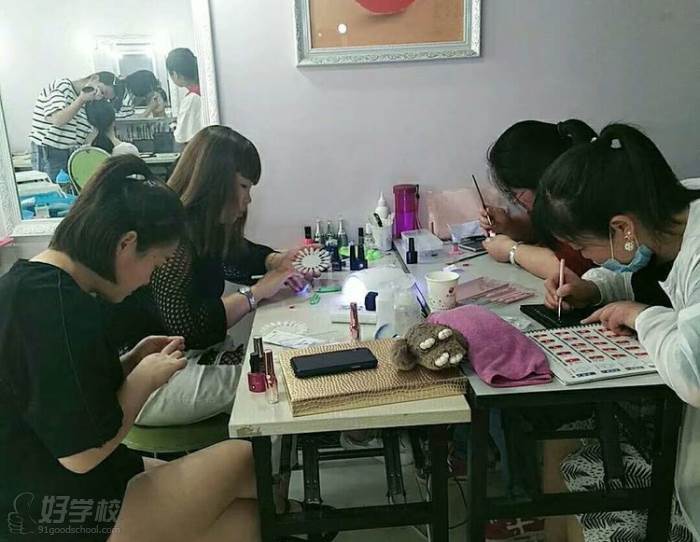 寧波纖手美發(fā)學(xué)校_寧波纖手人生美發(fā)學(xué)院_浙江寧波纖手學(xué)校