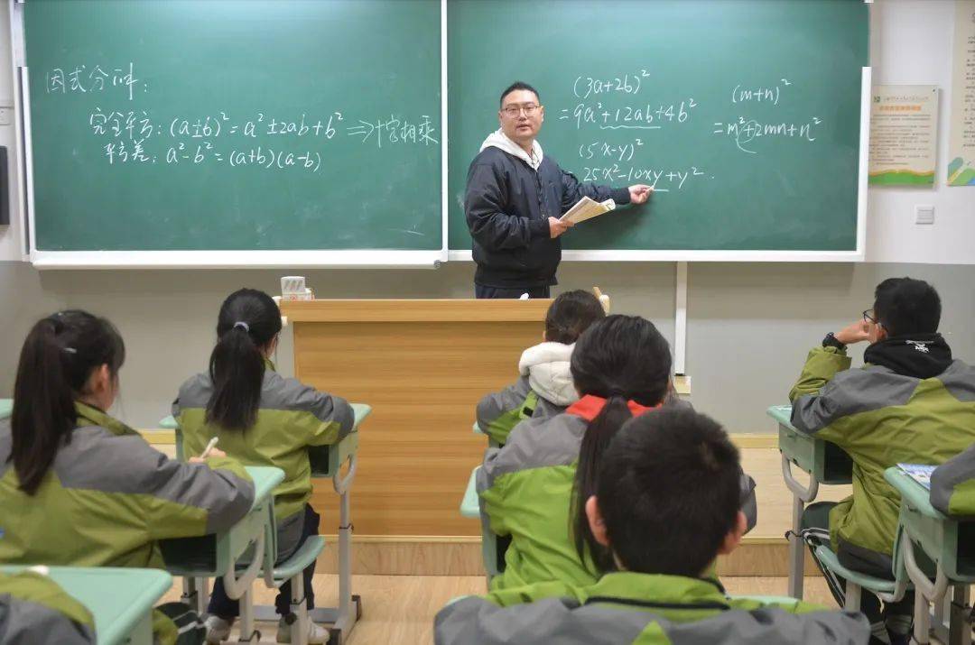 廣州外國語大學英文_外國語學院廣州_廣州外語學院