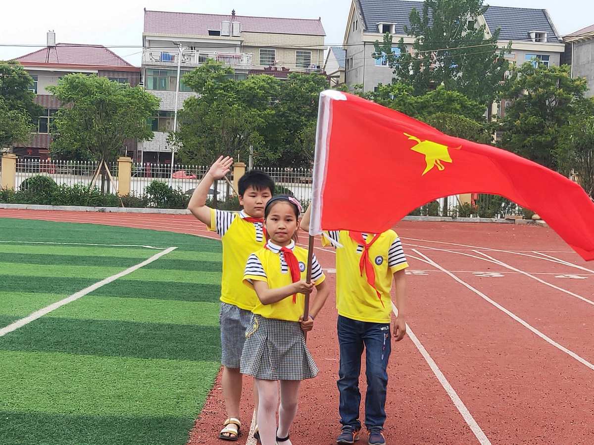 少先隊員光榮感怎么寫_我是光榮的少先隊員_光榮的少先隊員什么意思