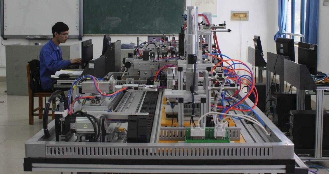 炎黃職業技術學院_炎黃職業學校宿舍床_炎黃職業學校好不好