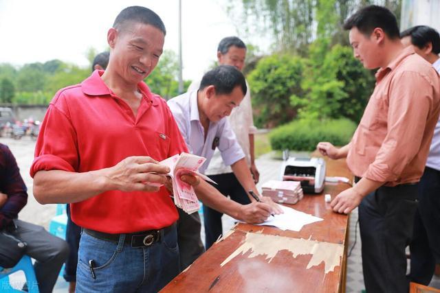 大學生村官還是應(yīng)屆生嗎_大學生村官是哪一年開始的_大學生村官是從什么時候開始的