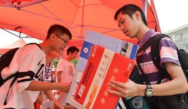 電子科技大學成都學院學費_電子大學科技大學成都學院學費_電子科學大學成都學院學費