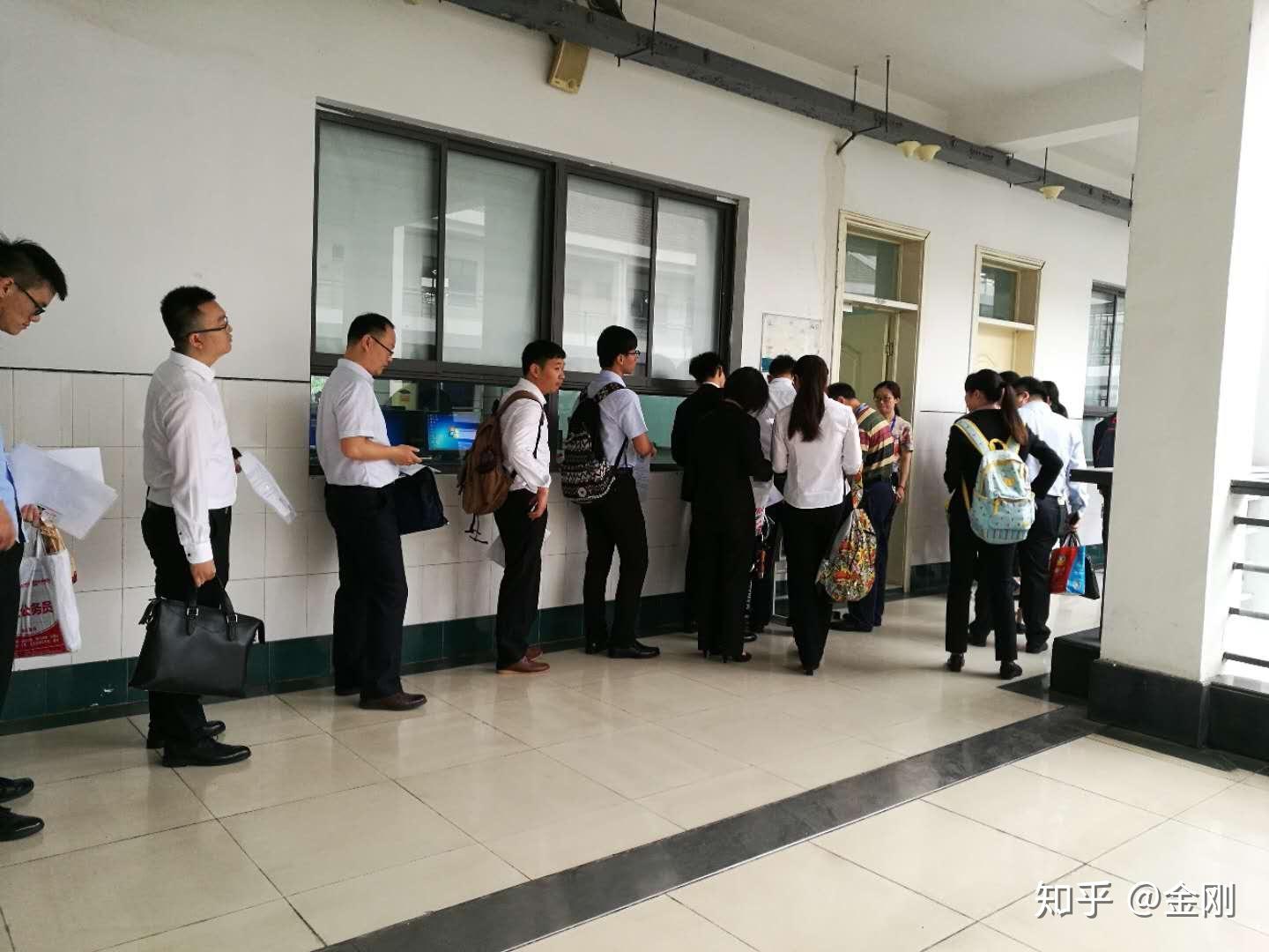 單招面試介紹范文_單招面試自我介紹稿子_面試單招介紹稿子怎么寫