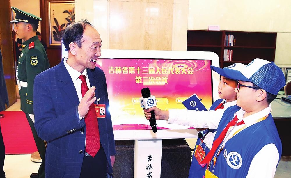 事跡介紹50字_黃大年事跡簡單介紹_先進事跡黃大年