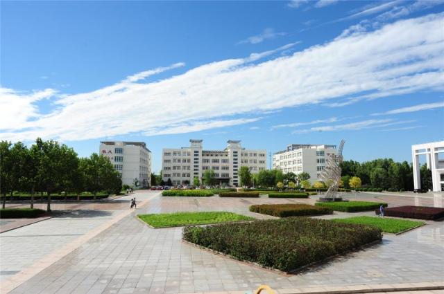 秦皇島職業學院_秦皇島職業學院咋樣_秦皇島職業技術學院學生處