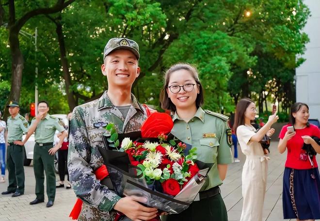 女兵高考多少分過初選_女兵高考分不高怎么辦_高考當(dāng)女兵