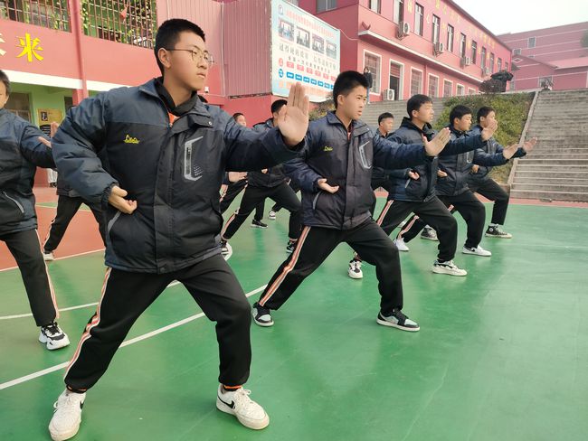 管理青少年學(xué)校_育新青少年管教學(xué)校_青少年教育管理