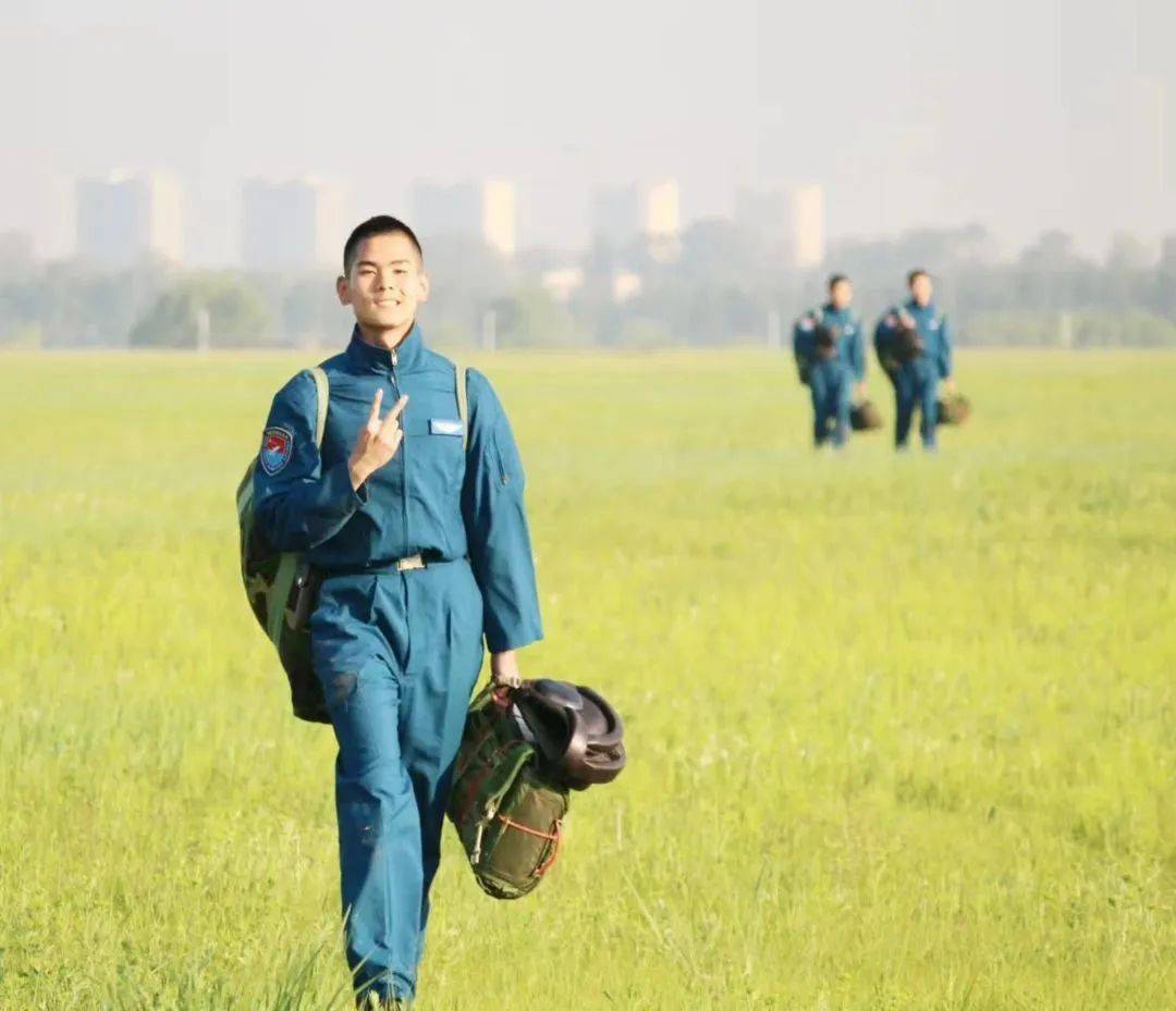 公司飛行員_飛行員工資單_飛行員工資怎么結算