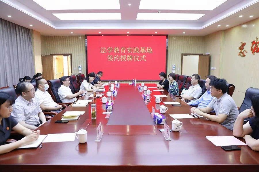 法律專業(yè)排名前100_法律專業(yè)學(xué)校排名_法律專業(yè)名校排名