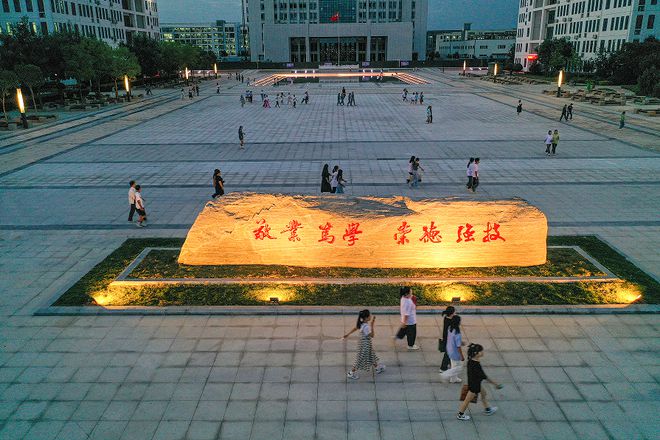 上海石化工業(yè)學(xué)校門(mén)戶(hù)網(wǎng)站_上海市石化工業(yè)學(xué)校_上海石化工業(yè)學(xué)校吧