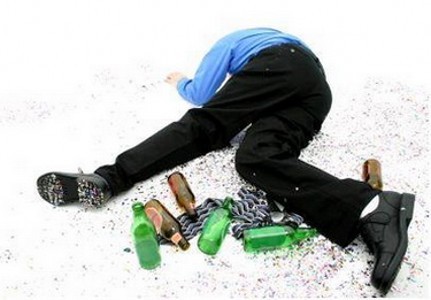 酒精中毒刺傷2人_酒精中毒致死嗎_中毒酒精刺傷人怎么賠償