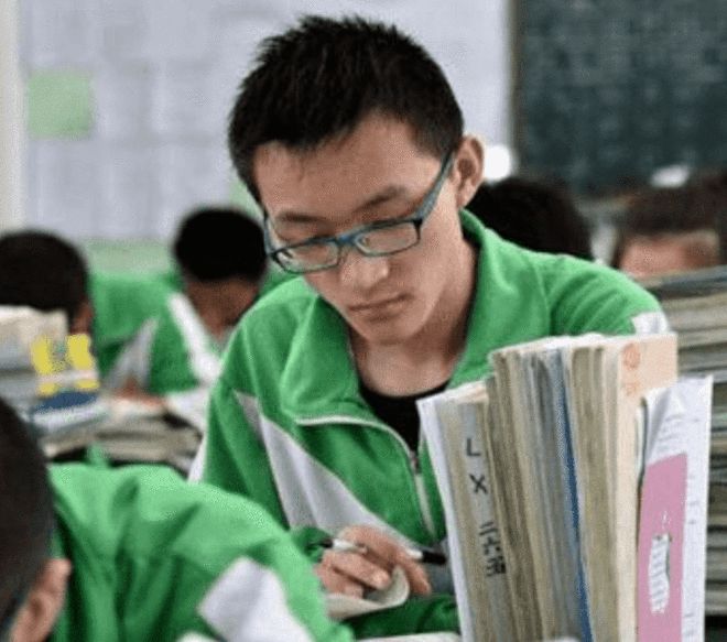 史上高考分?jǐn)?shù)最高的三個(gè)人現(xiàn)狀_高考史上最高分_高考有史以來(lái)最高分前三名
