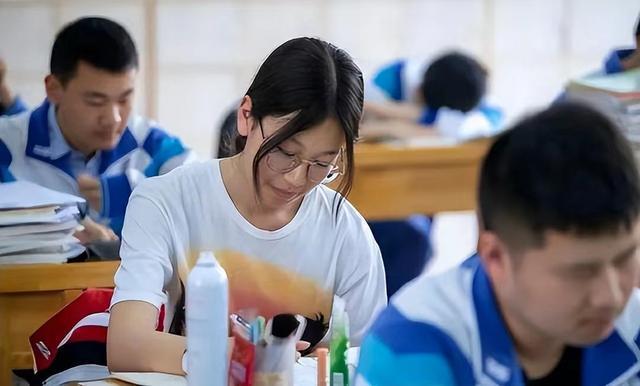錄取分數廣東排名線怎么算_廣東錄取分數線排名_各校在廣東錄取分數線