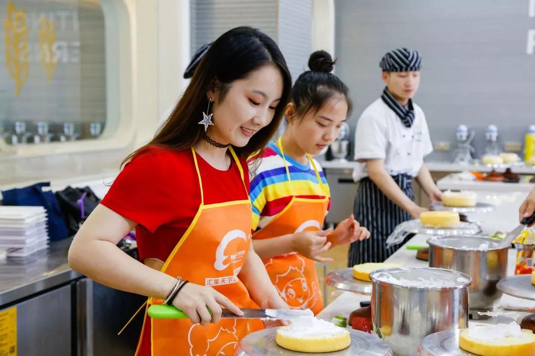 蛋糕學徒店一般多少錢_蛋糕店學徒多少錢_蛋糕店當學徒一般多久