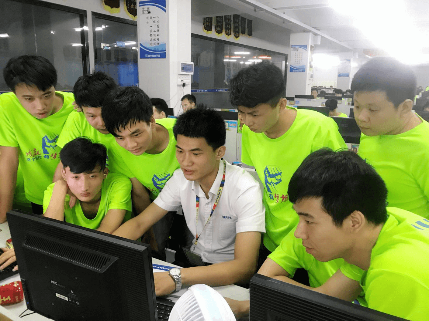 汽修專業(yè)學校學費_學汽修學費多少_汽修學校學費少
