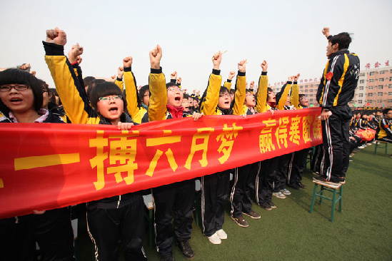 梁實每次高考成績_梁實2021年高考考了多少分_高考釘子戶梁實第25次成績403分