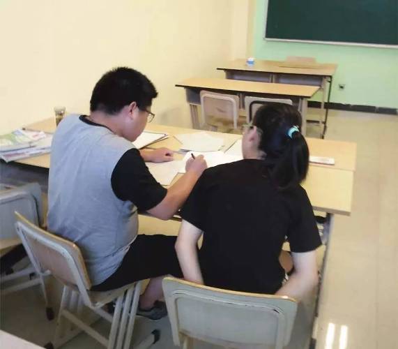 高三一對一輔導(dǎo)老師在哪找_高三輔導(dǎo)找老師怎么說_高三學生怎么找輔導(dǎo)老師