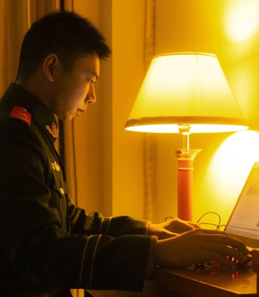 參軍的女生_女生參軍哪種兵種好_女生兵種最有前景的是