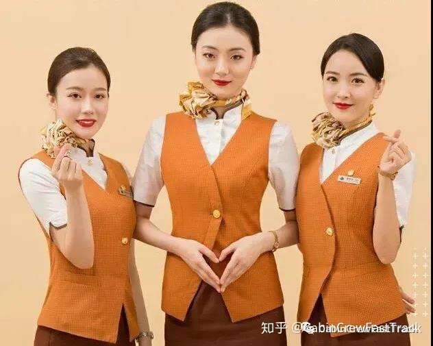 飛機(jī)乘務(wù)員工資一般多少_飛機(jī)乘務(wù)員一個月掙多少_飛機(jī)乘務(wù)員的工資