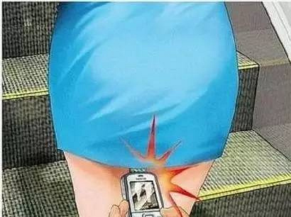 某小學一體育老師在地鐵上偷拍女子裙底__某小學一體育老師在地鐵上偷拍女子裙底