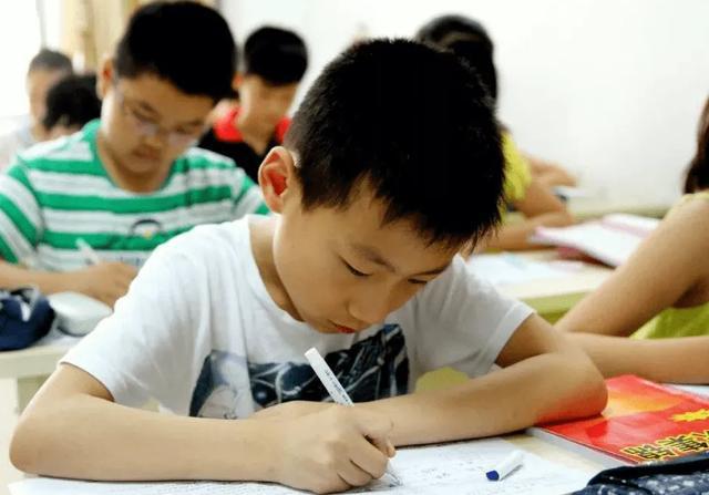 封閉式學(xué)校可怕嗎_封閉式學(xué)校怎么收費(fèi)_封閉式學(xué)校多少錢